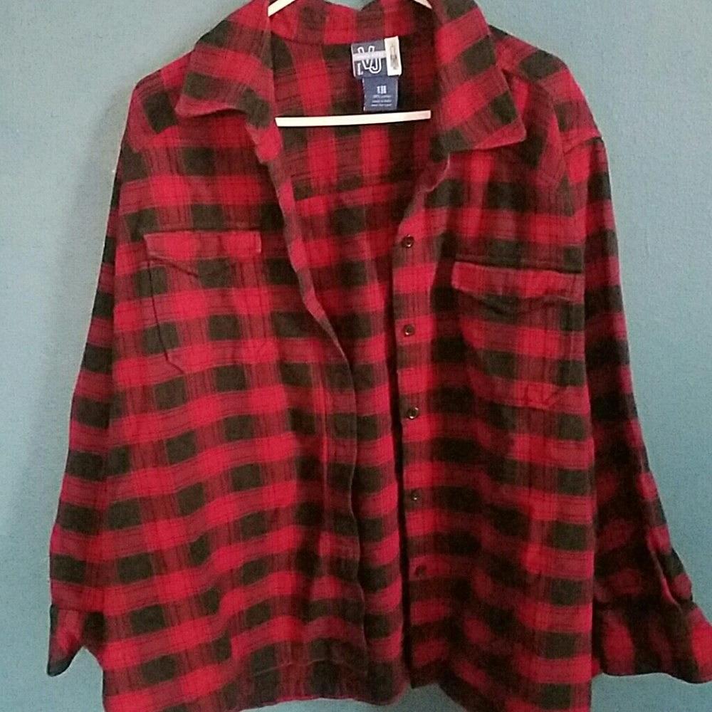 Red/black flannel shirt